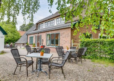 Boerderij terras groepsaccommodatie in Otterlo Mossel