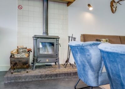 Boerderij Mossel openhaard woonkamer groepsaccommodatie Otterlo