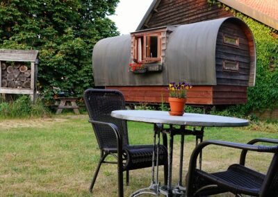 Terras Pipowagen De Kruiponder Boerderij de Mossel Otterlo Overnachten 6